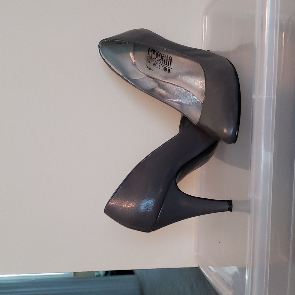 Womens Shoes size 2 M